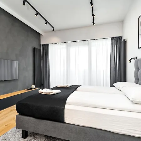 Margi Ether Lux Pool Balcony Apartment